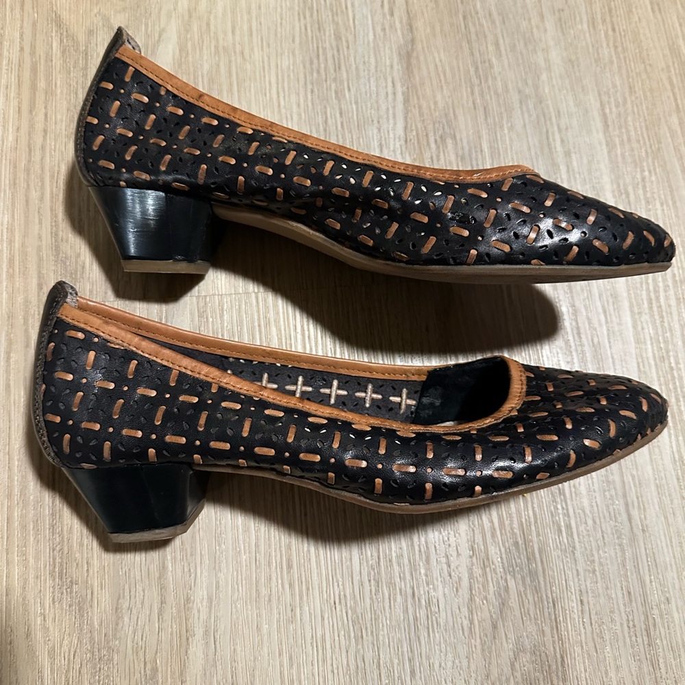 PIKOLINOS Black and Tan Laser-Cut Low Heel Pumps